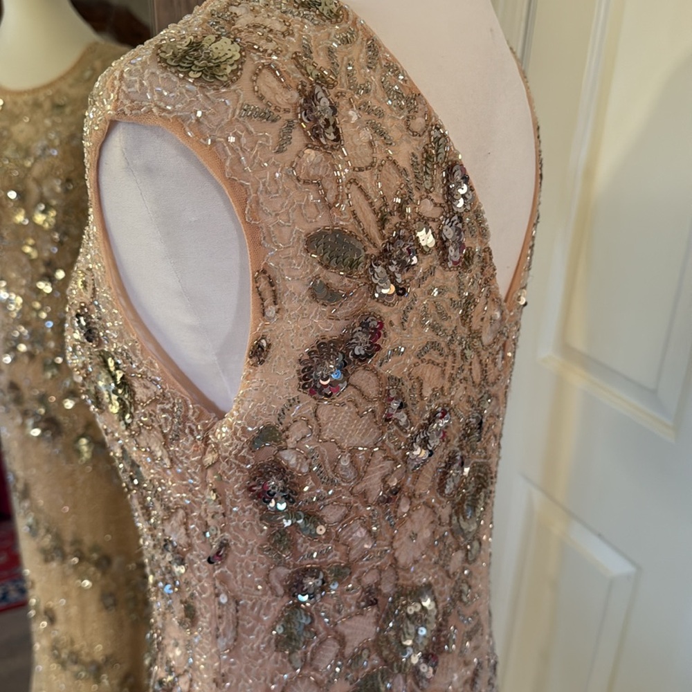 MAC DUGGAL
Pink Embellished Bateau Neck Cap Sleeve Floral Beaded Trumpet Gown - Picture 12 of 17